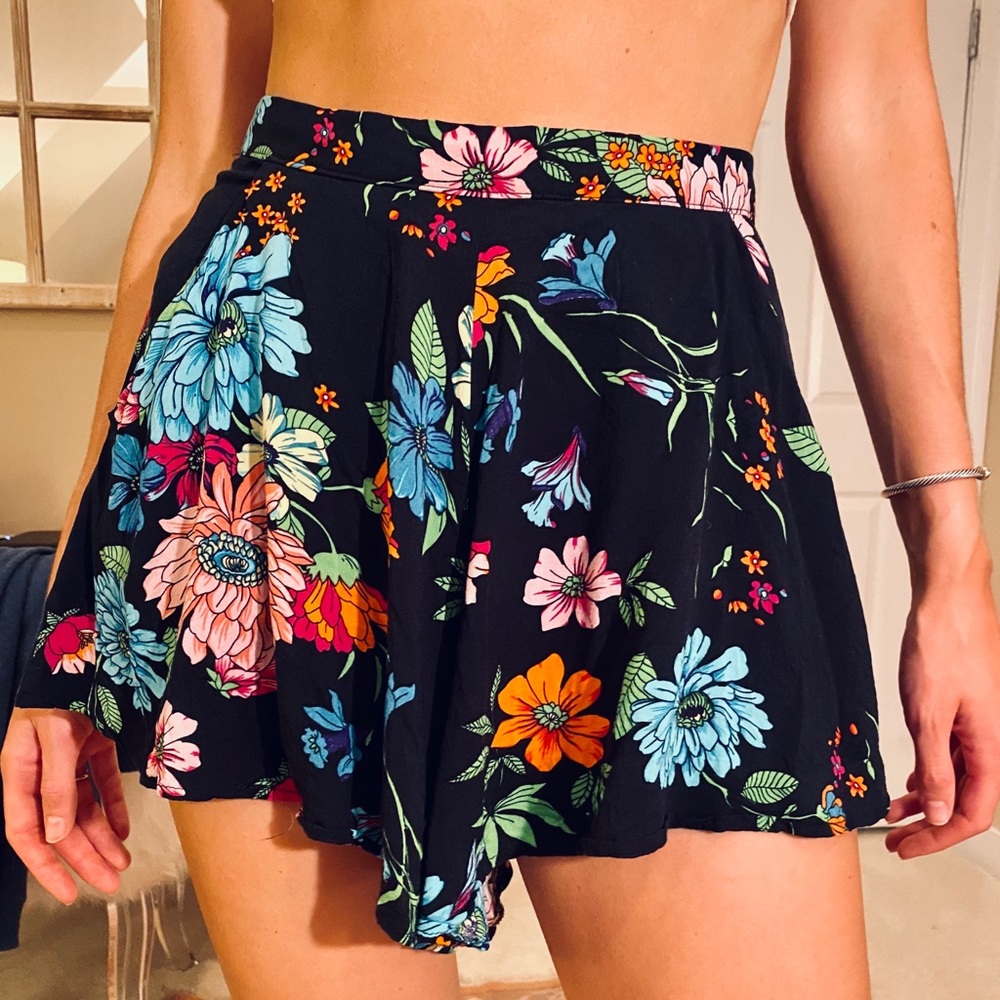 Floral, high waisted skirt